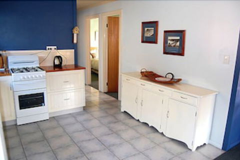 Engadine Cottage - Sydneys Hotel 1