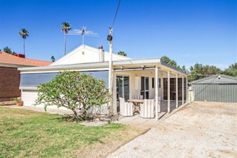 Boat House - Sydneys Hotel 0