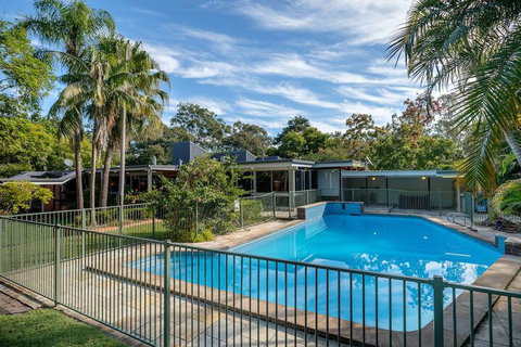 Brookfield Retreat - Sydneys Hotel 4