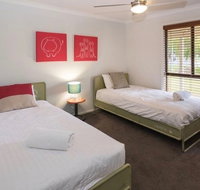 Crystal Shores - Sydneys Hotel