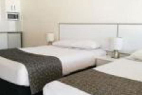 Augathella Motel & Caravan Park - Sydneys Hotel 0