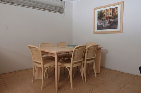 Anglesea Beachfront Court Holiday Units - Sydneys Hotel 3