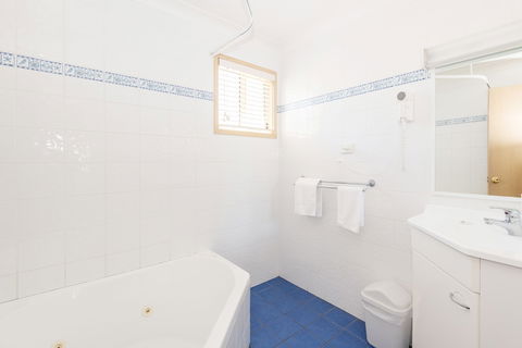 Holiday Haven Lake Tabourie - Sydneys Hotel 5