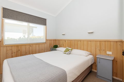 Holiday Haven Lake Tabourie - Sydneys Hotel 2