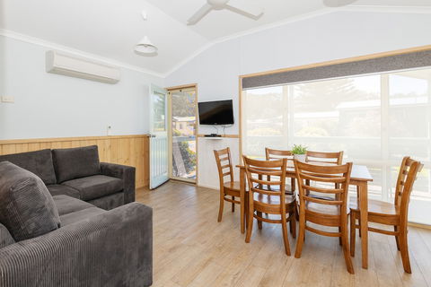 Holiday Haven Lake Tabourie - Sydneys Hotel 4
