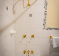 Whispering Pines Cottages - Sydneys Hotel
