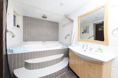 La Casa - Sydneys Hotel 0
