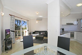 Harmony - Sydneys Hotel 0