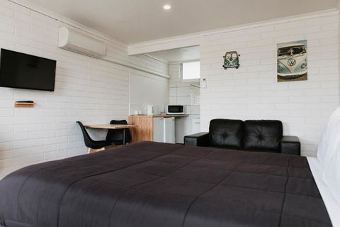 Anchor Wheel Motel - Sydneys Hotel 3