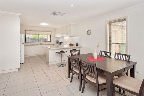 Ulmara 2 - Sydneys Hotel 4