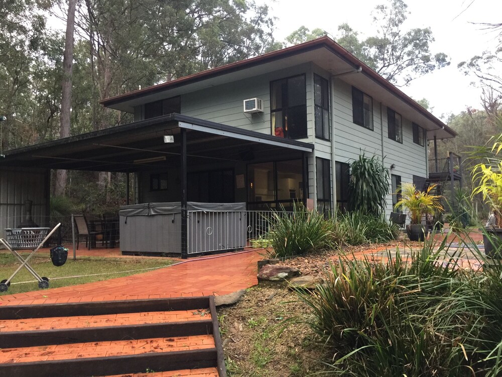 Eatons Hill QLD Sydneys Hotel