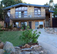 Alpine Apartment Great location with views of Lake Jindabyne - Sydneys Hotel