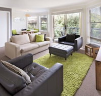 Caribou 3 - Modern  spacious with views over Lake Jindabyne - Sydneys Hotel