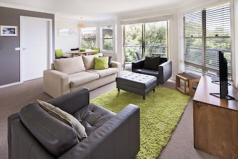 Caribou 3 - Modern & Spacious With Views Over Lake Jindabyne - Sydneys Hotel 0