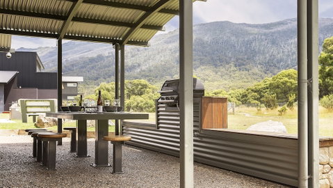 Kickenback Chalet - Contemporary Chalet In The Heart Of Crackenback - Sydneys Hotel 1