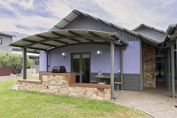 Kickenback Studio - Contemporary Accommodation In The Heart Of Crackenback - Sydneys Hotel 0