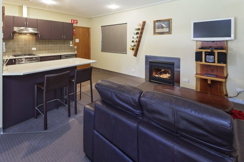 Kickenback Studio - Contemporary Accommodation In The Heart Of Crackenback - Sydneys Hotel 2