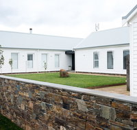 Flynns Hill - Sydneys Hotel