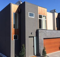 Close To Airport City  Shops - Sydneys Hotel