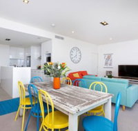 Colour and Swank at the Mill in the Heart of the CBD - Sydneys Hotel