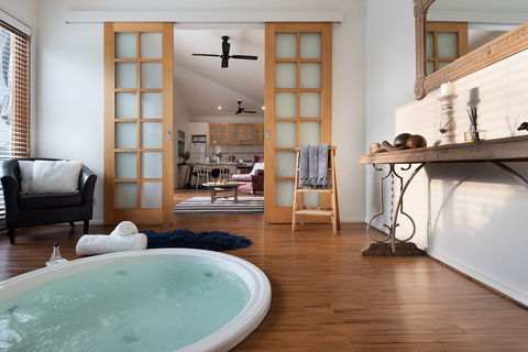 Gables Bend Spa Villa - Sydneys Hotel 5