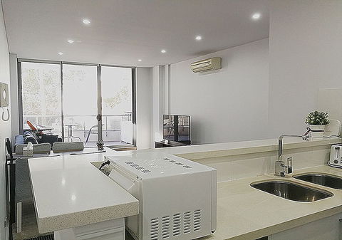 Stylish Waterfront Apt In Rhodes - Sydneys Hotel 1