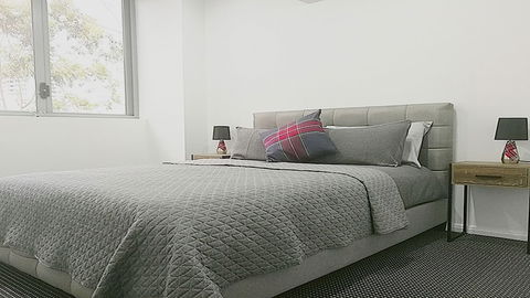 Stylish Waterfront Apt In Rhodes - Sydneys Hotel 2