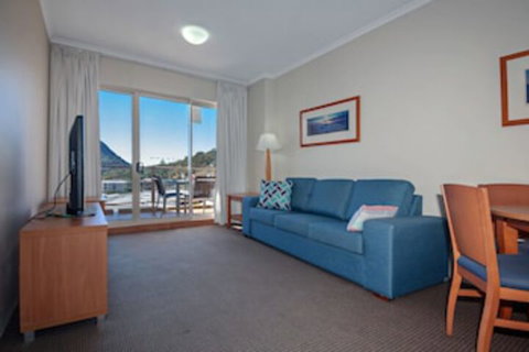 Barrington, 713/35-45 Shoal Bay Road - Sydneys Hotel 0