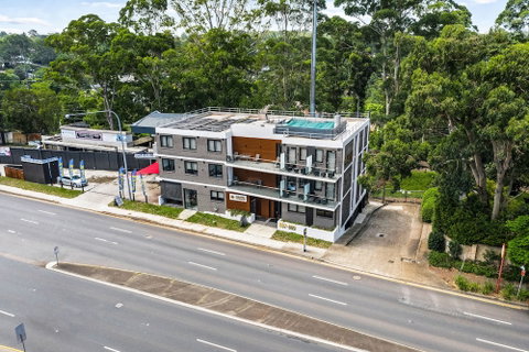 Seranin Gordon - Sydneys Hotel 3