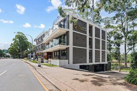 Seranin Gordon - Sydneys Hotel 2
