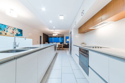 Peninsula 3 Bedroom Apartment - Sydneys Hotel 4
