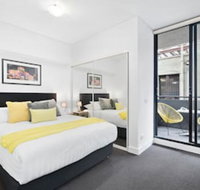 LIZZI Melbourne Studio Apartment