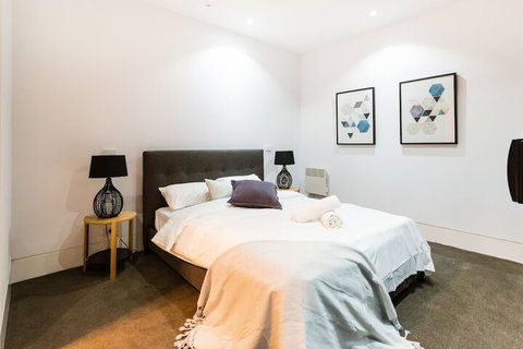 SOPHIA, 2BDR North Melbourne House - Sydneys Hotel 4