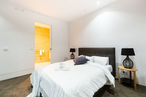 SOPHIA, 2BDR North Melbourne House - Sydneys Hotel 6