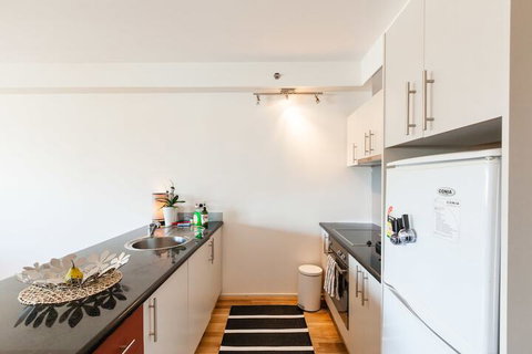 LANCE, 1BDR Melbourne Apartment - Sydneys Hotel 3