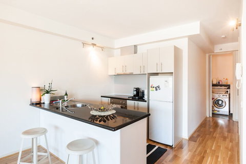 LANCE, 1BDR Melbourne Apartment - Sydneys Hotel 4