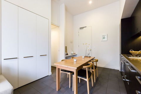 GEORGE, 1BDR North Melbourne Apartment - Sydneys Hotel 2