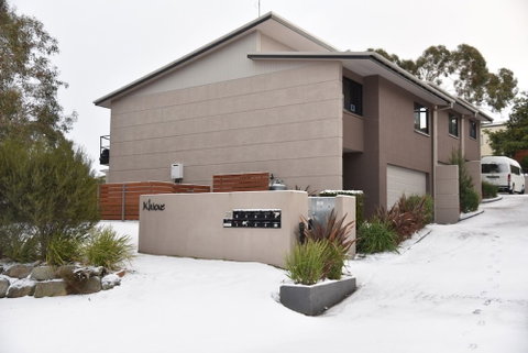 Khione 1 - Modern & Spacious With Views Towards Lake Jindabyne & The Mountains Beyond - Sydneys Hotel 6