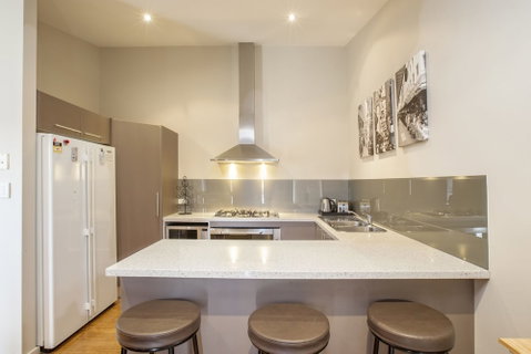 Khione 1 - Modern & Spacious With Views Towards Lake Jindabyne & The Mountains Beyond - Sydneys Hotel 4