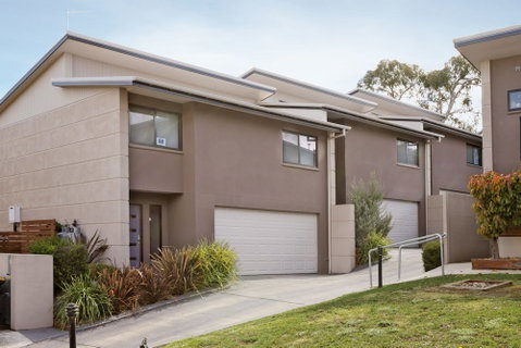 Khione 1 - Modern & Spacious With Views Towards Lake Jindabyne & The Mountains Beyond - Sydneys Hotel 3