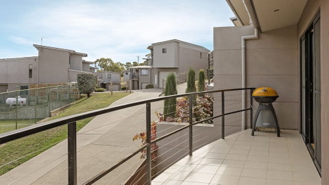 Khione 1 - Modern & Spacious With Views Towards Lake Jindabyne & The Mountains Beyond - Sydneys Hotel 1