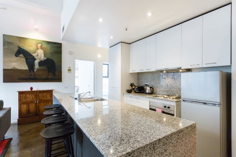 CYNTHIA, 2BDR Melbourne Apartment - Sydneys Hotel 1