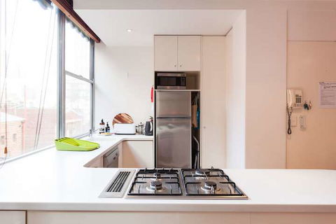 BENJAMIN, 2BDR Melbourne Apartment - Sydneys Hotel 2