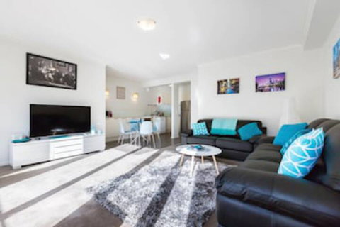 AMAL, 1BDR North Melbourne Apartment - Sydneys Hotel 0