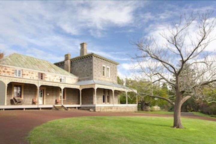  Sydneys Hotel