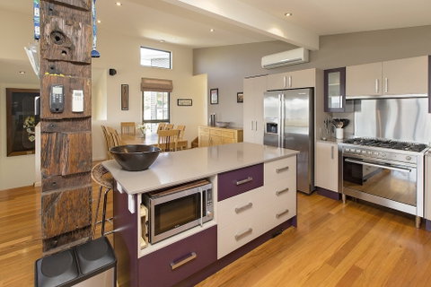 Ned Kelly's Retreat - Sophisticated Style With Modern Convenience And Magical Outlook - Sydneys Hotel 5