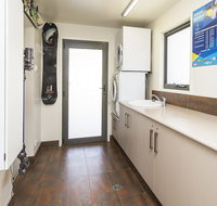 Ned Kelly's Retreat - Sophisticated style with modern convenience and magical outlook - Sydneys Hotel