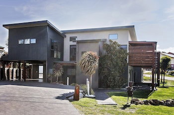 Ned Kelly's Retreat - Sophisticated Style With Modern Convenience And Magical Outlook - Sydneys Hotel 2