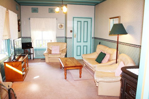 Ambrose Cottage Front Apt - Sydneys Hotel 4