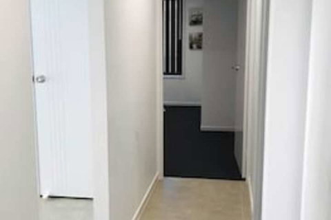 Hervey Bay Holiday Home - Sydneys Hotel 5